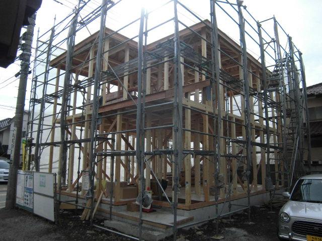 Local appearance photo. Local (10 May 2013) Shooting