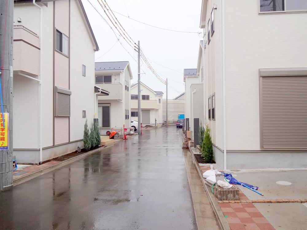 Local photos, including front road. Local (11 May 2013) Shooting