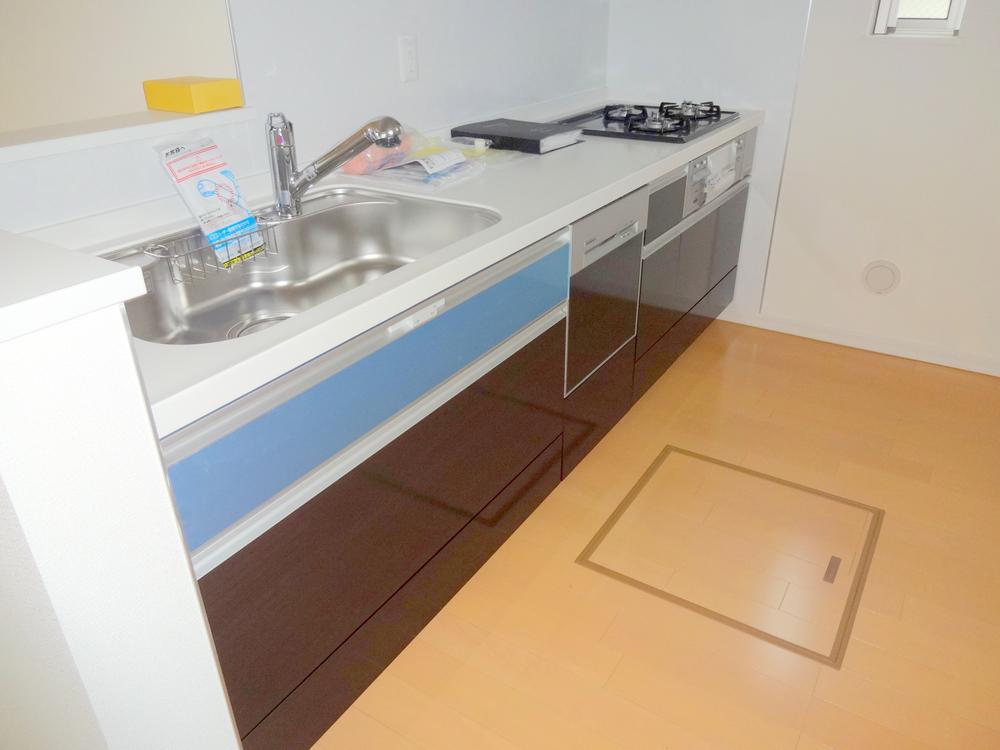 Kitchen. Indoor (11 May 2013) Shooting