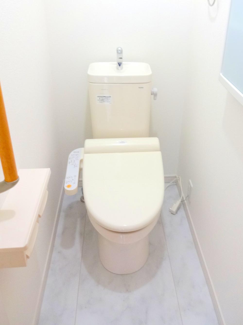 Toilet. Indoor (11 May 2013) Shooting