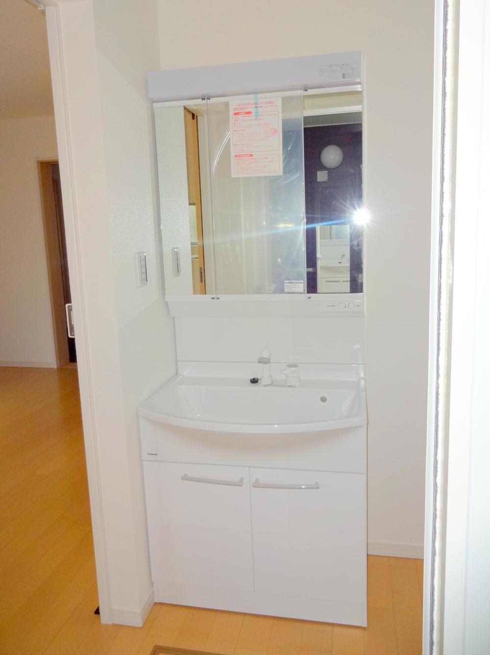 Wash basin, toilet. Indoor (11 May 2013) Shooting