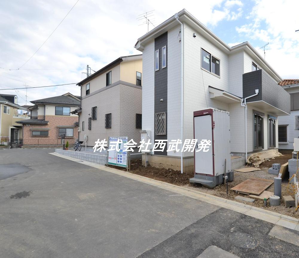 Local photos, including front road. Local (12 May 2013) Shooting