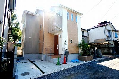 Local photos, including front road. Local (10 May 2013) shooting was imposing completed! Also provided separately bicycle parking space and parking space, Kadan also was born. Natural is the appearance of a cafe style. 