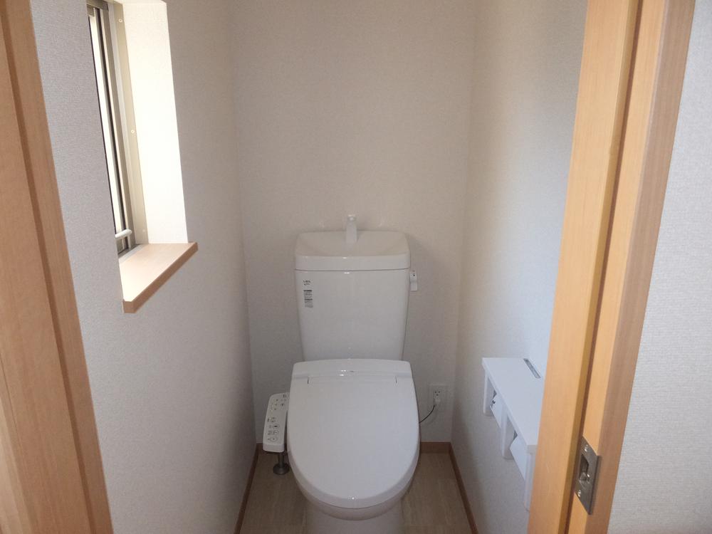 Toilet. Indoor (11 May 2013) Shooting