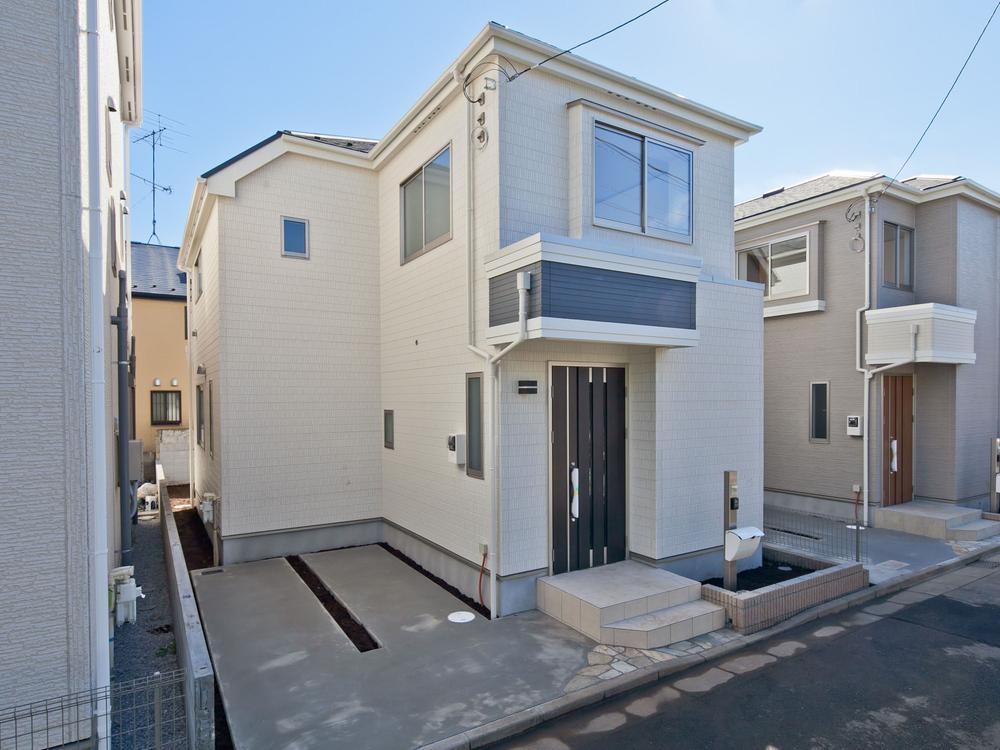 Local photos, including front road. Indoor (11 May 2013) Shooting