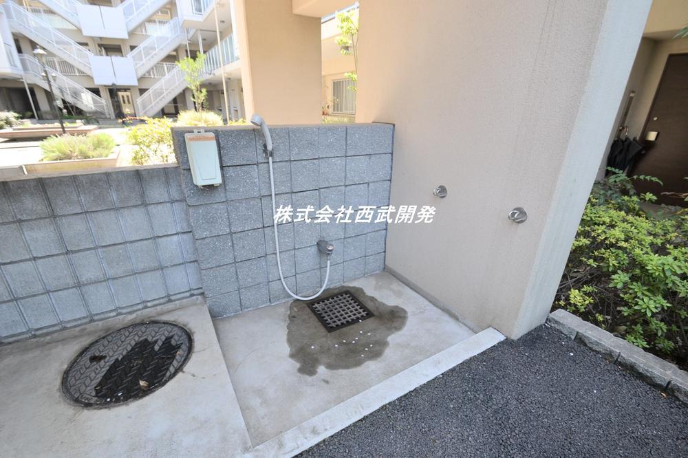 Other common areas. Pet of the foot washing place