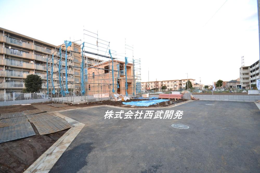 Local photos, including front road. Local (12 May 2013) Shooting