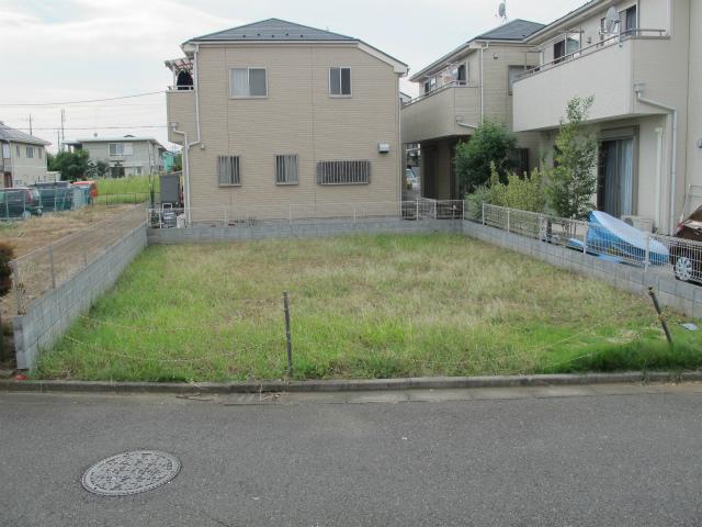 Local photos, including front road. Local (11 May 2013) Shooting