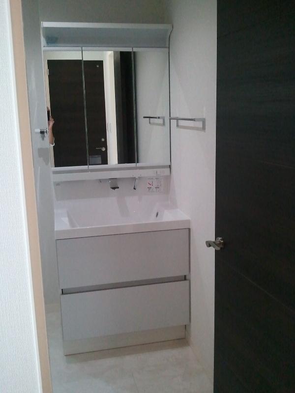 Wash basin, toilet. Indoor (June 2013) Shooting