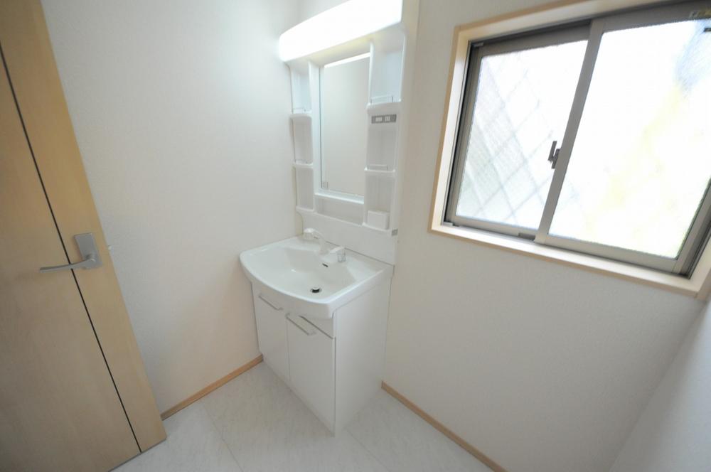 Wash basin, toilet. Indoor (11 May 2013) Shooting