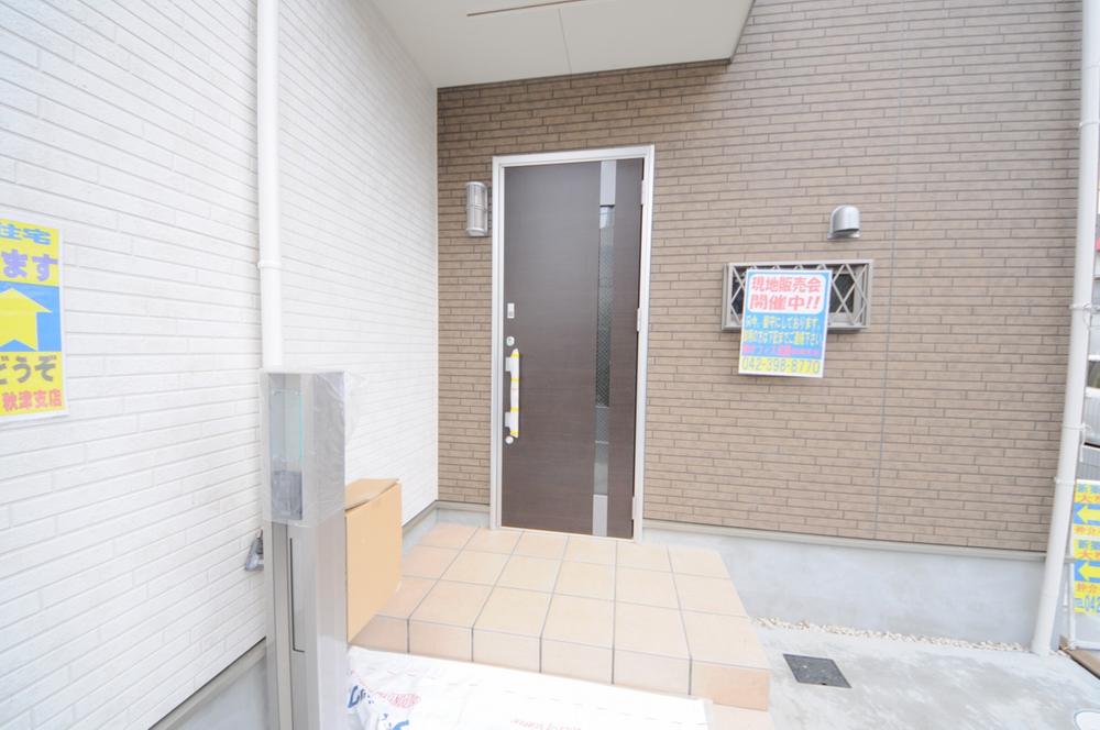 Entrance. Local (11 May 2013) Shooting