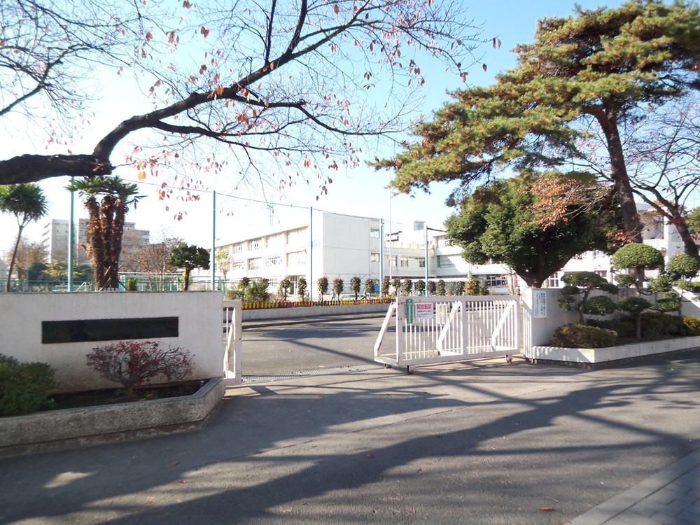 Primary school. Yasaka until elementary school 500m