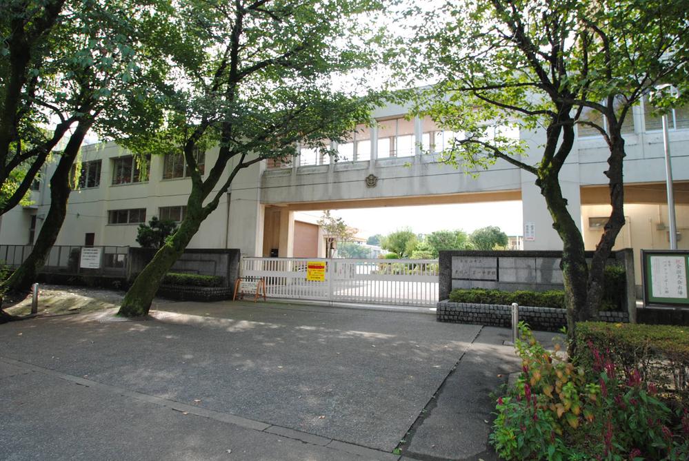 Junior high school. Higashimurayama 1180m to stand first junior high school