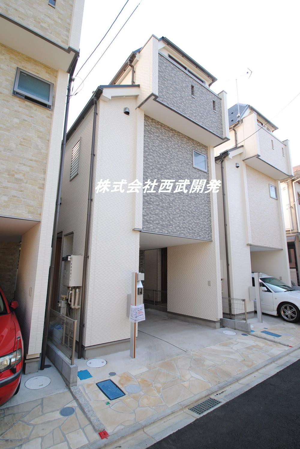 Local appearance photo. Local (11 May 2013) Shooting