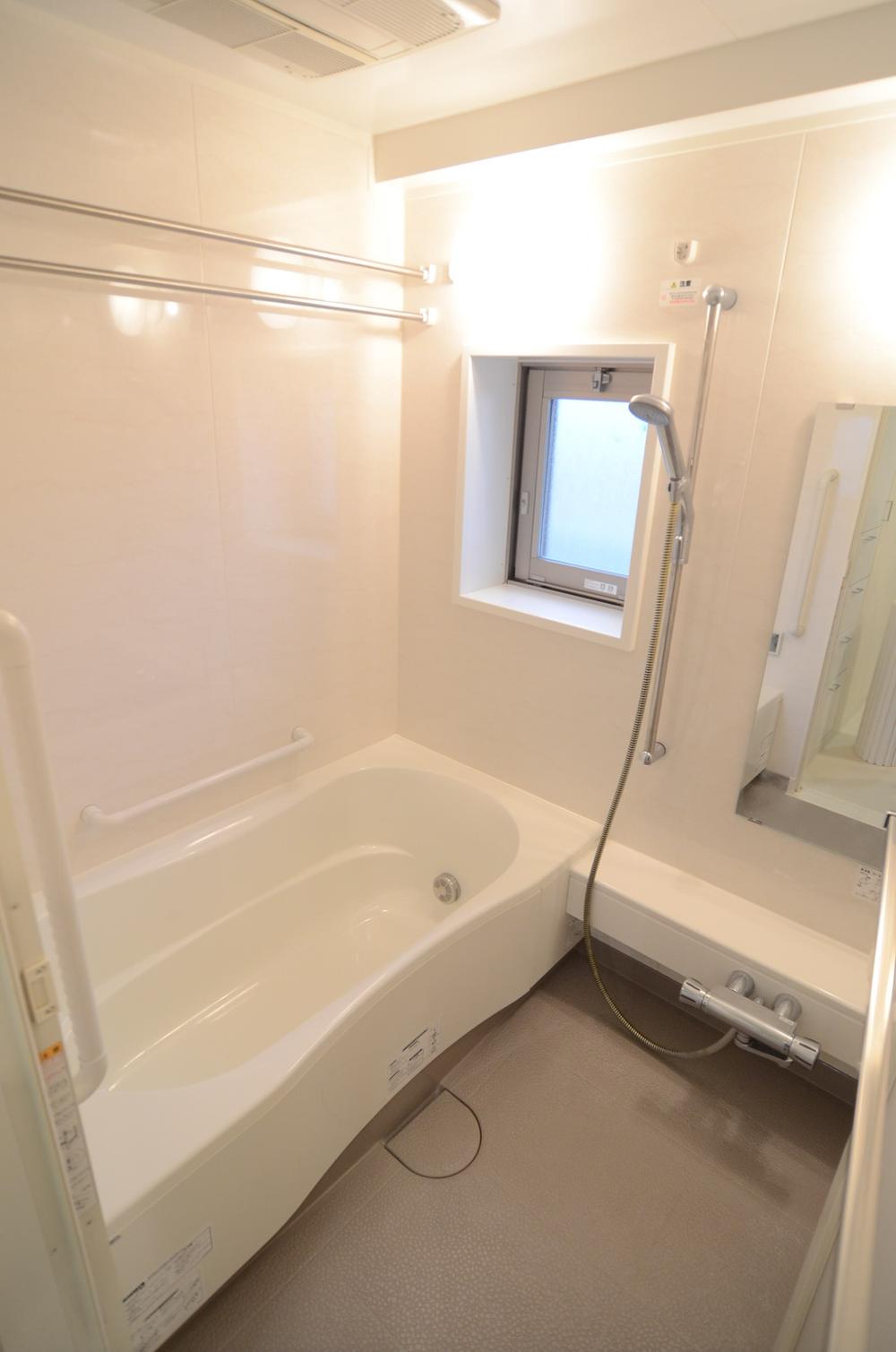 Bathroom. Indoor (12 May 2013) Shooting