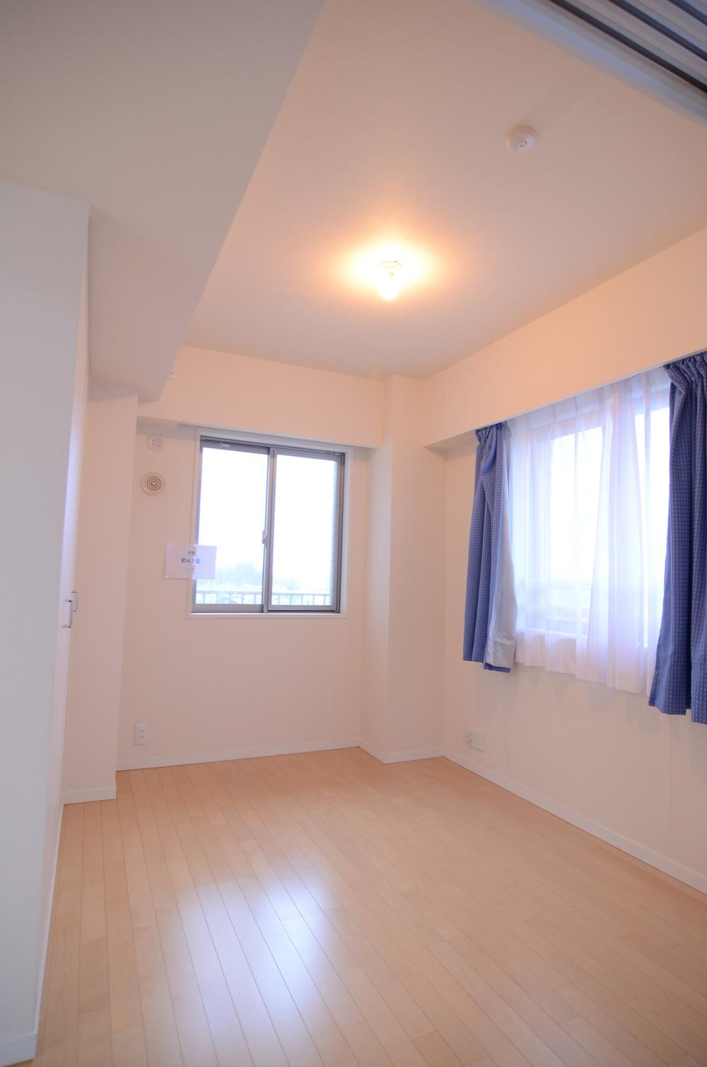 Non-living room. Indoor (12 May 2013) Shooting