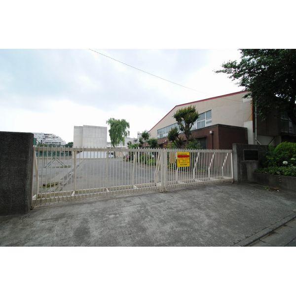 Primary school. 340m to the east, Hagiyama elementary school