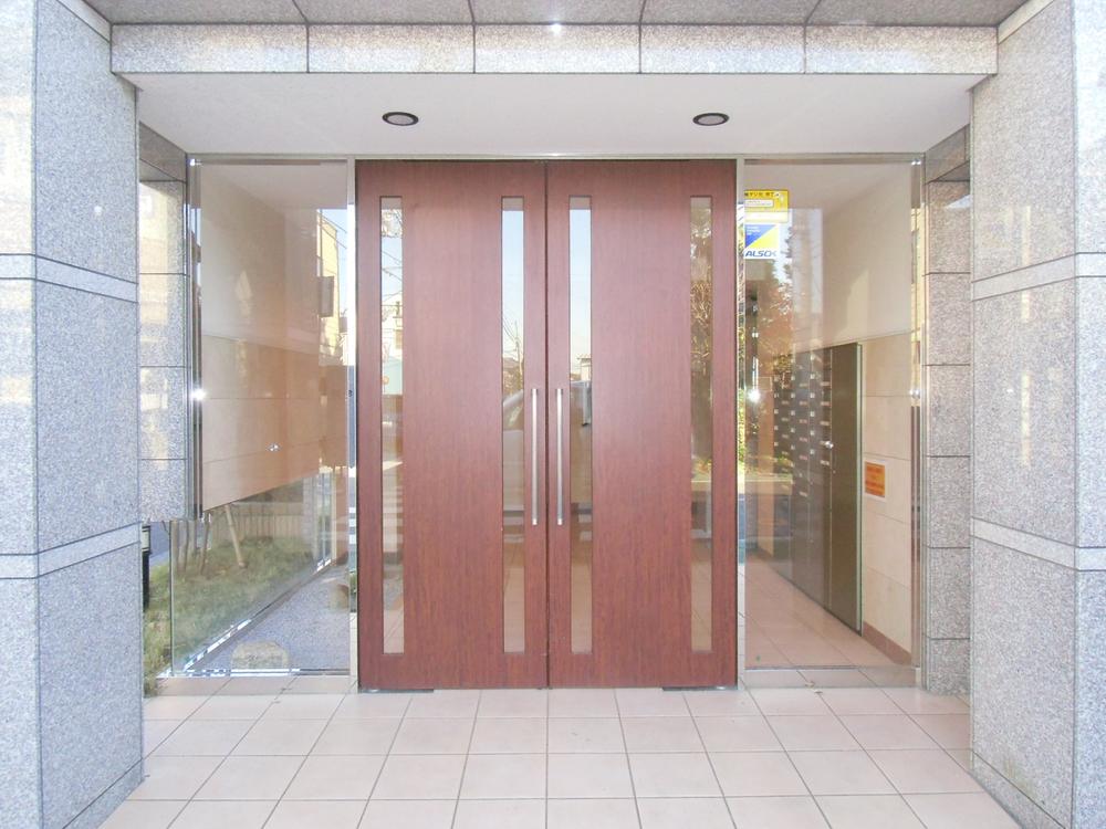 Entrance. Local (12 May 2013) Shooting