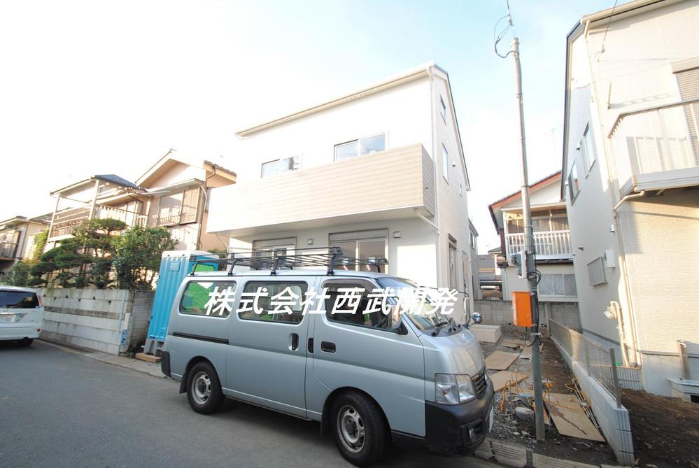 Local photos, including front road. A Building Local (11 May 2013) Shooting