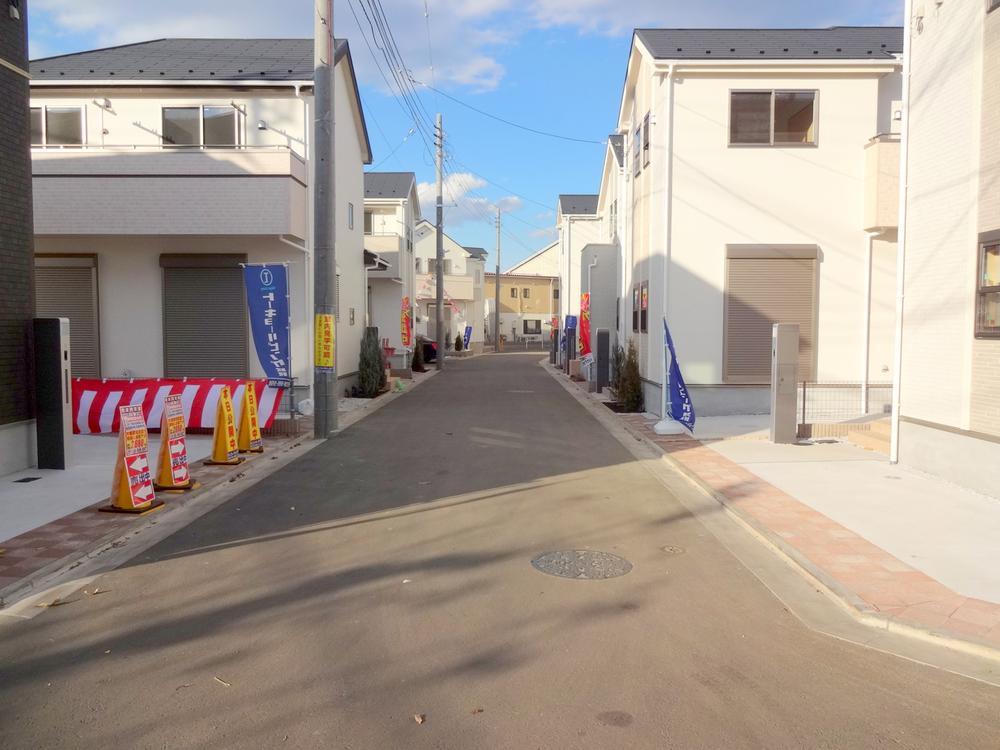 Local photos, including front road. Local (12 May 2013) Shooting