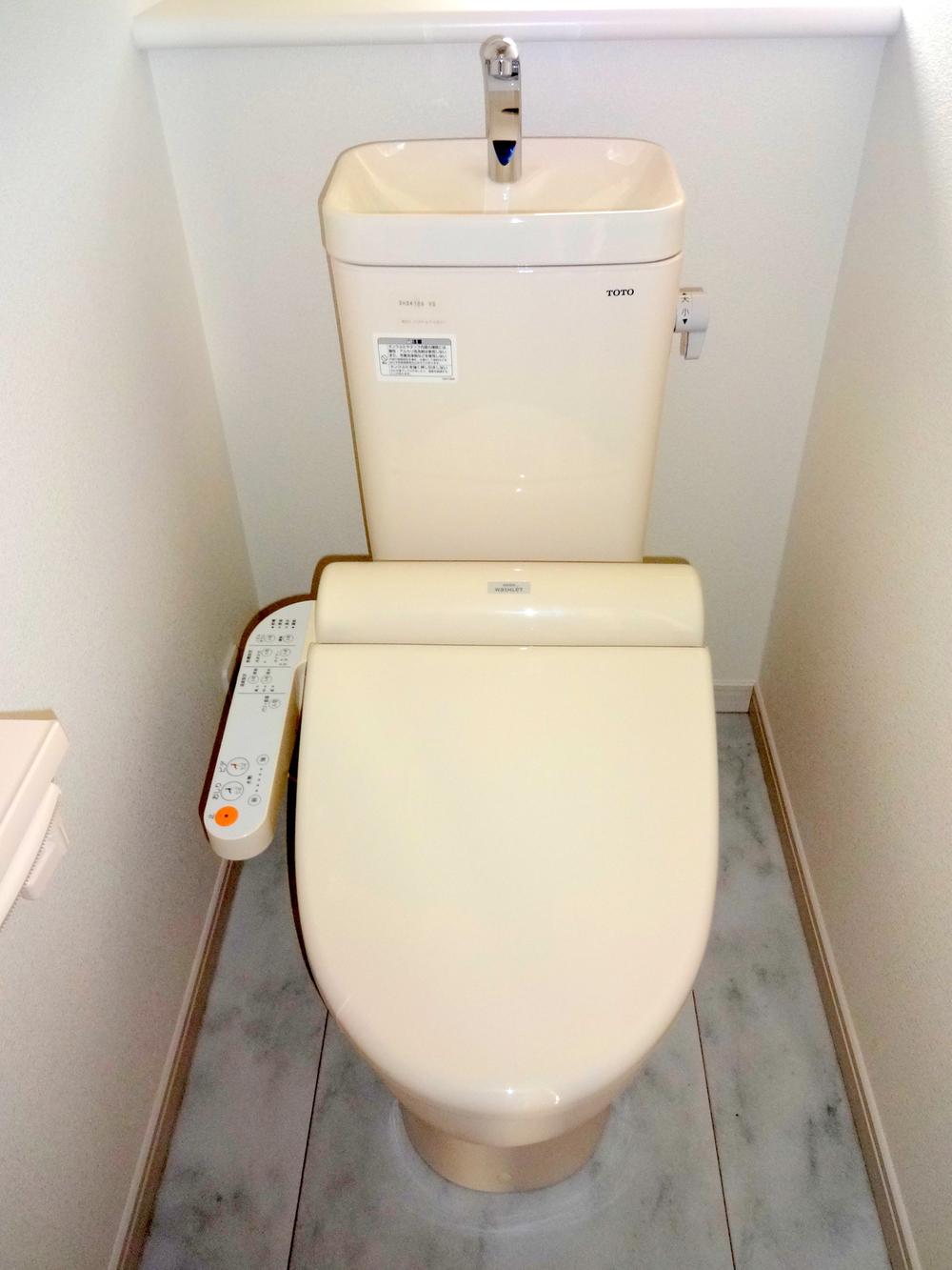 Toilet. Indoor (12 May 2013) Shooting