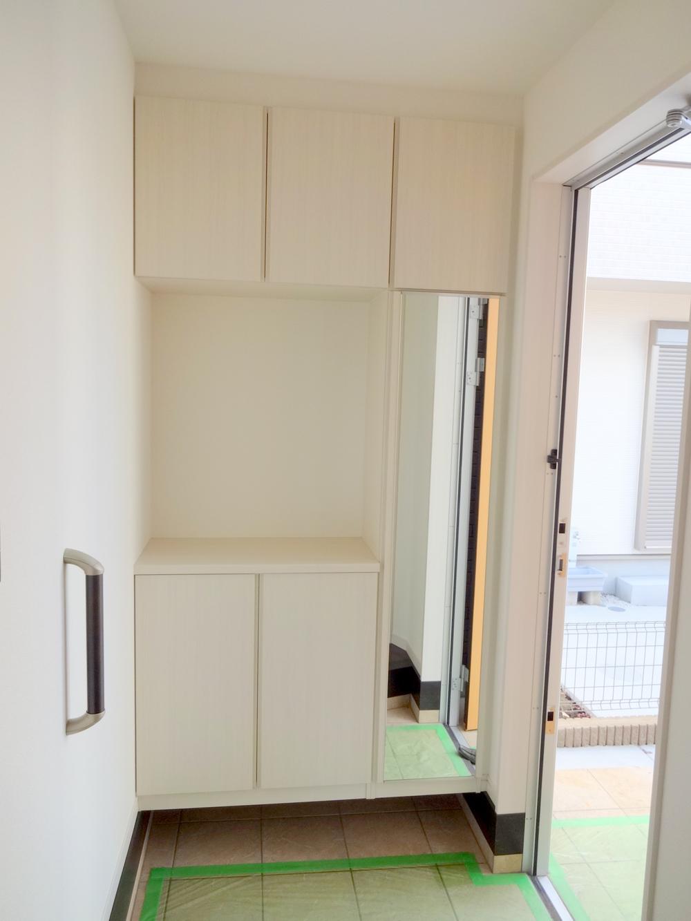 Entrance. Local (12 May 2013) Shooting