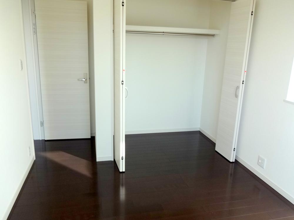 Non-living room. Indoor (12 May 2013) Shooting