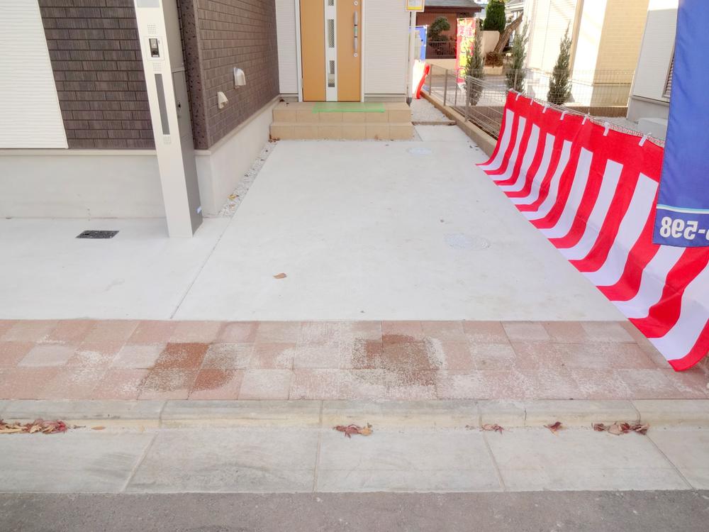 Parking lot. Local (12 May 2013) Shooting