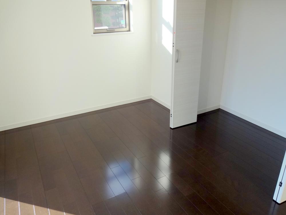 Non-living room. Indoor (12 May 2013) Shooting