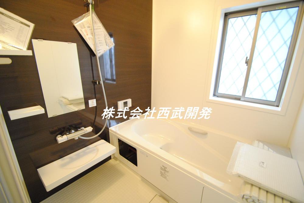 Bathroom. 11 Building