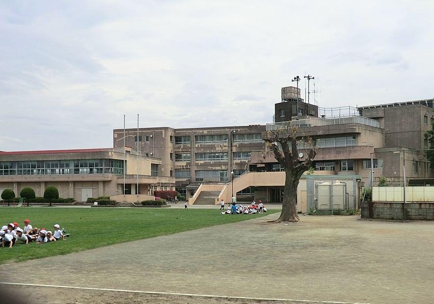 Primary school. Higashimurayama stand Kumegawa 630m to East Elementary School
