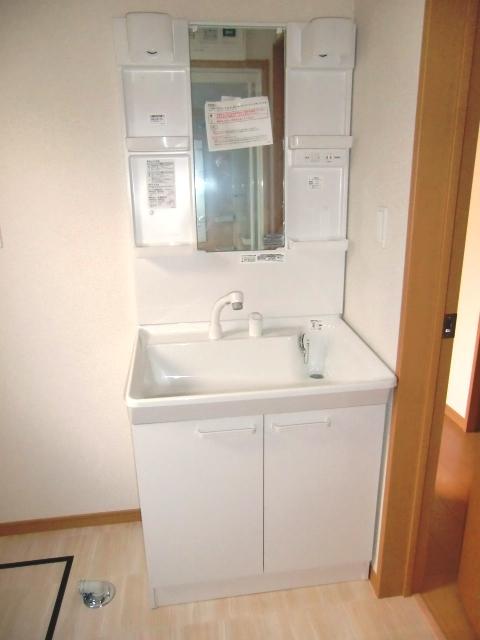 Wash basin, toilet. F Building washbasin