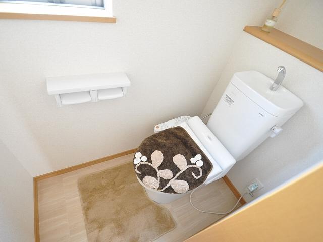 Toilet. Higashimurayama Suwa-cho 2-chome, J Building Second floor toilet