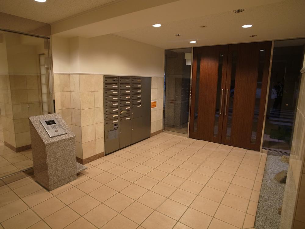 Entrance. Common areas