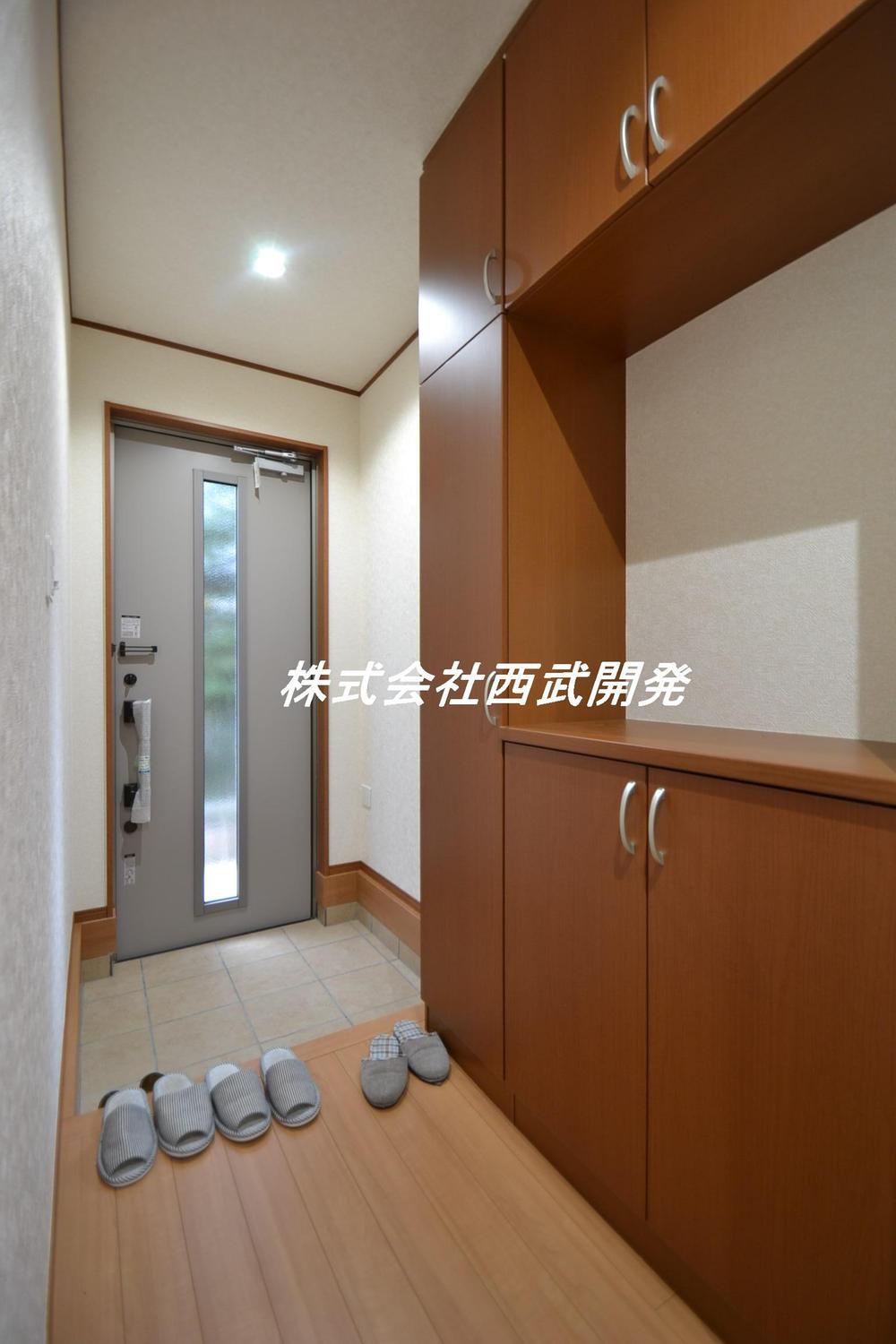 Entrance. 4 Building