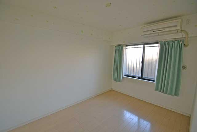 Non-living room. Indoor (12 May 2013) Shooting