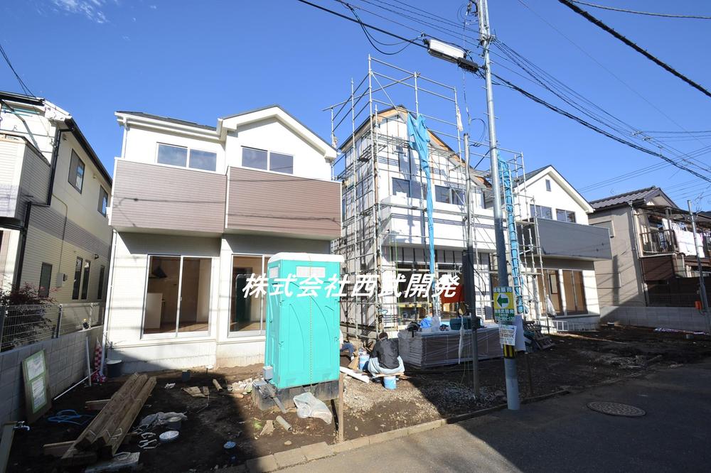 Local photos, including front road. Local (12 May 2013) Shooting