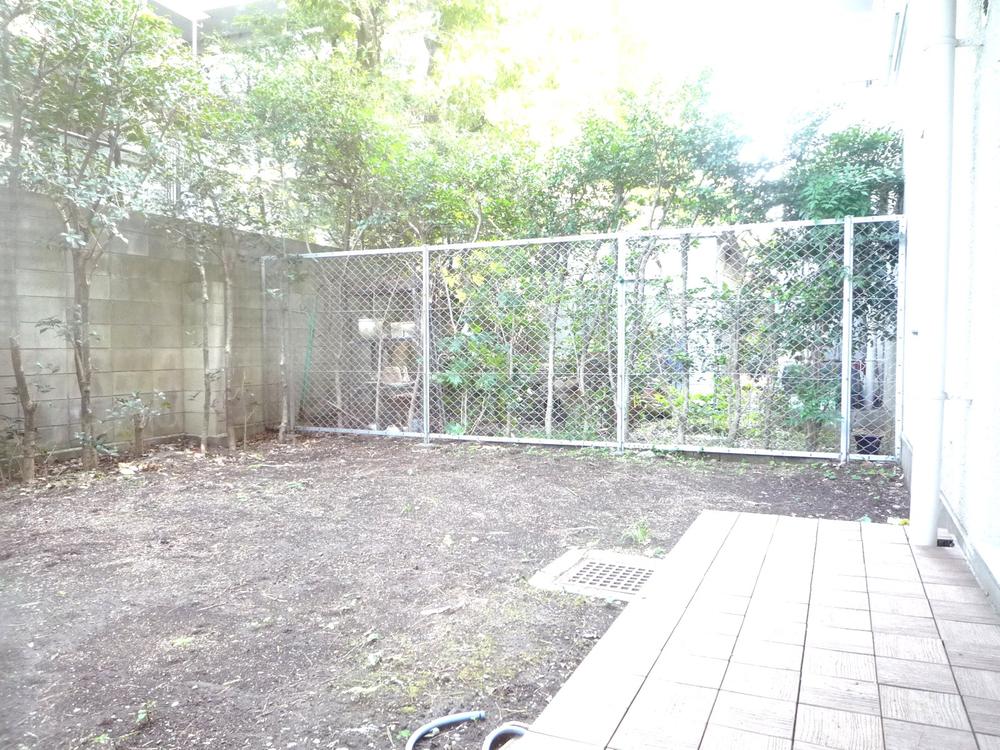 Garden. Private garden is recommended for multi-purpose use.