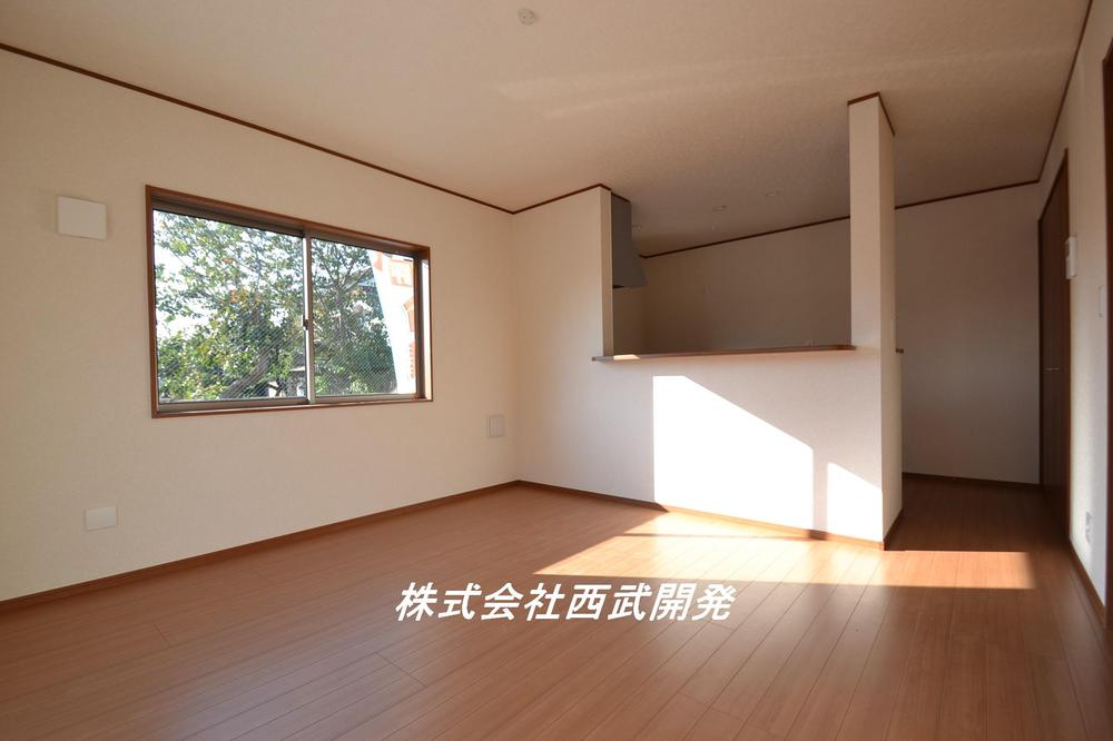 Local photos, including front road. 1 Building