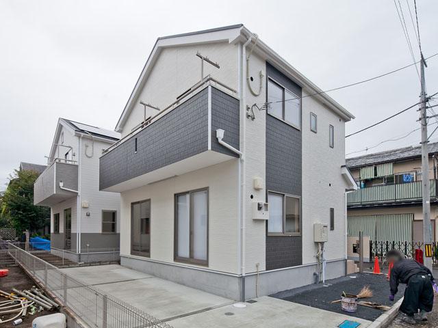 Local appearance photo. Local (11 May 2013) Shooting