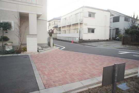 Local photos, including front road. Frontal road