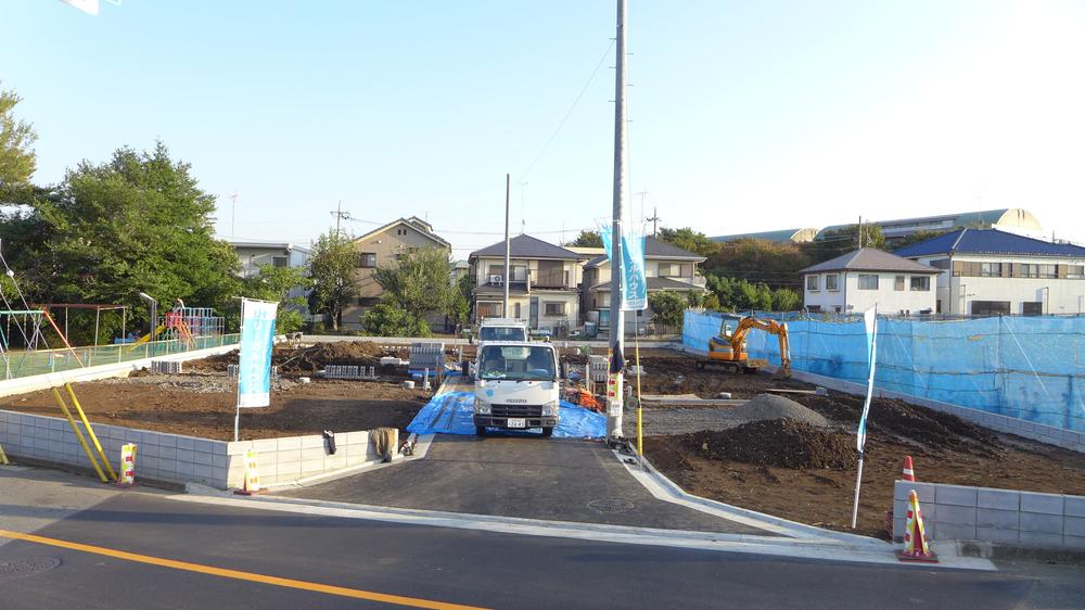 Local photos, including front road. Local shooting