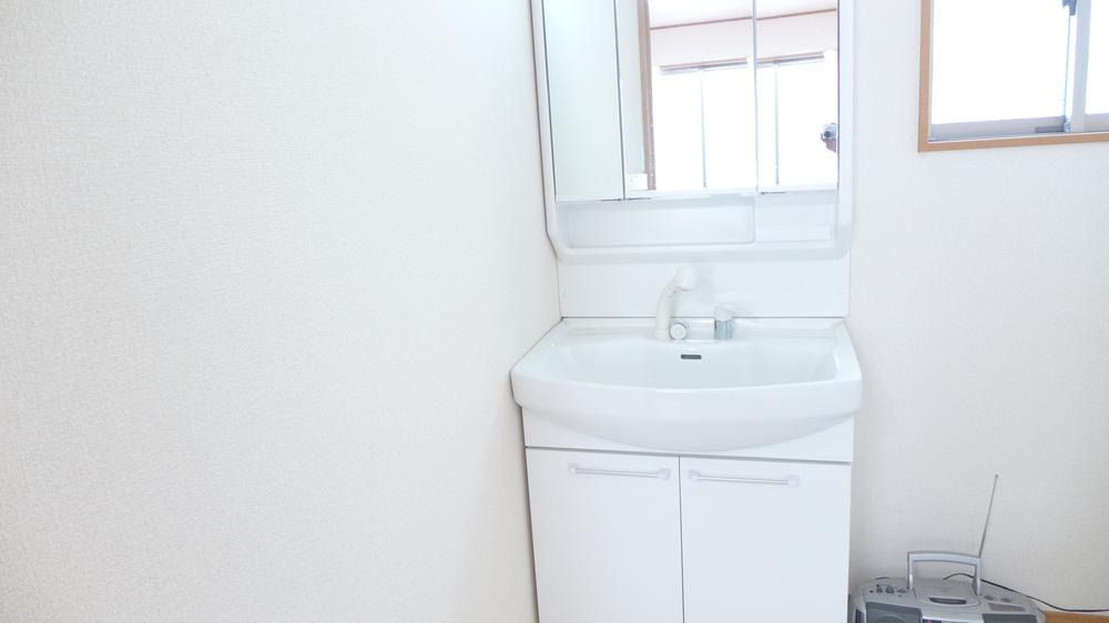 Wash basin, toilet. The company construction cases