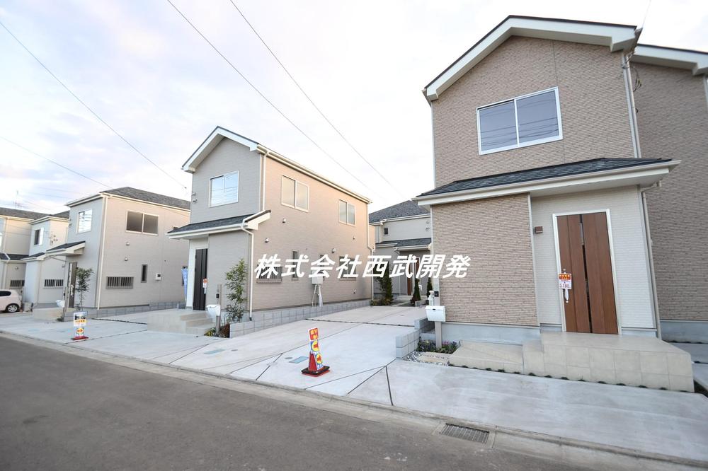 Local photos, including front road. Local (12 May 2013) Shooting