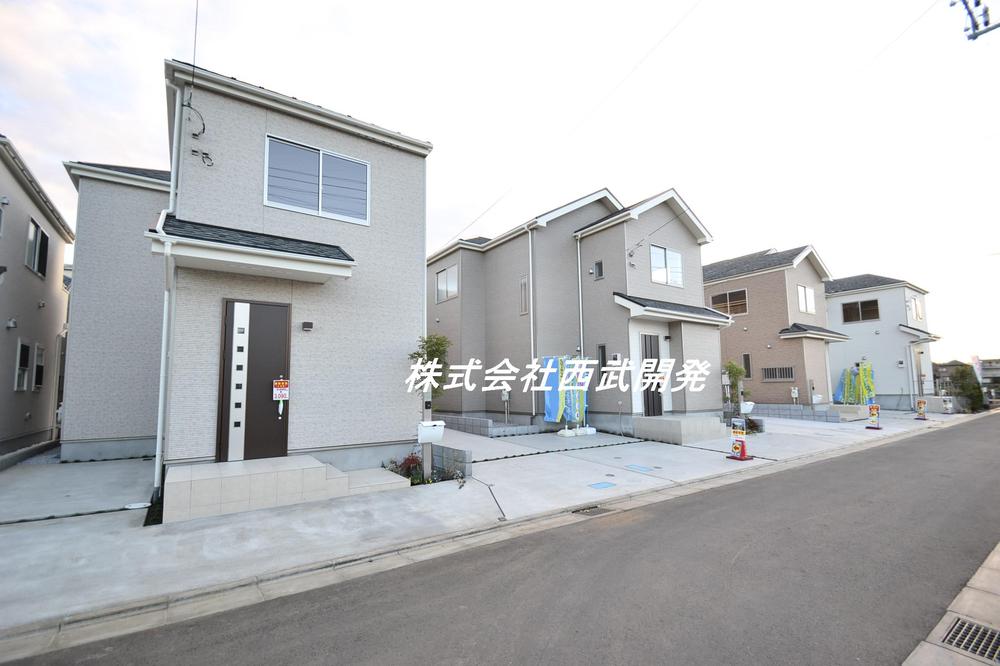 Local photos, including front road. Local (12 May 2013) Shooting