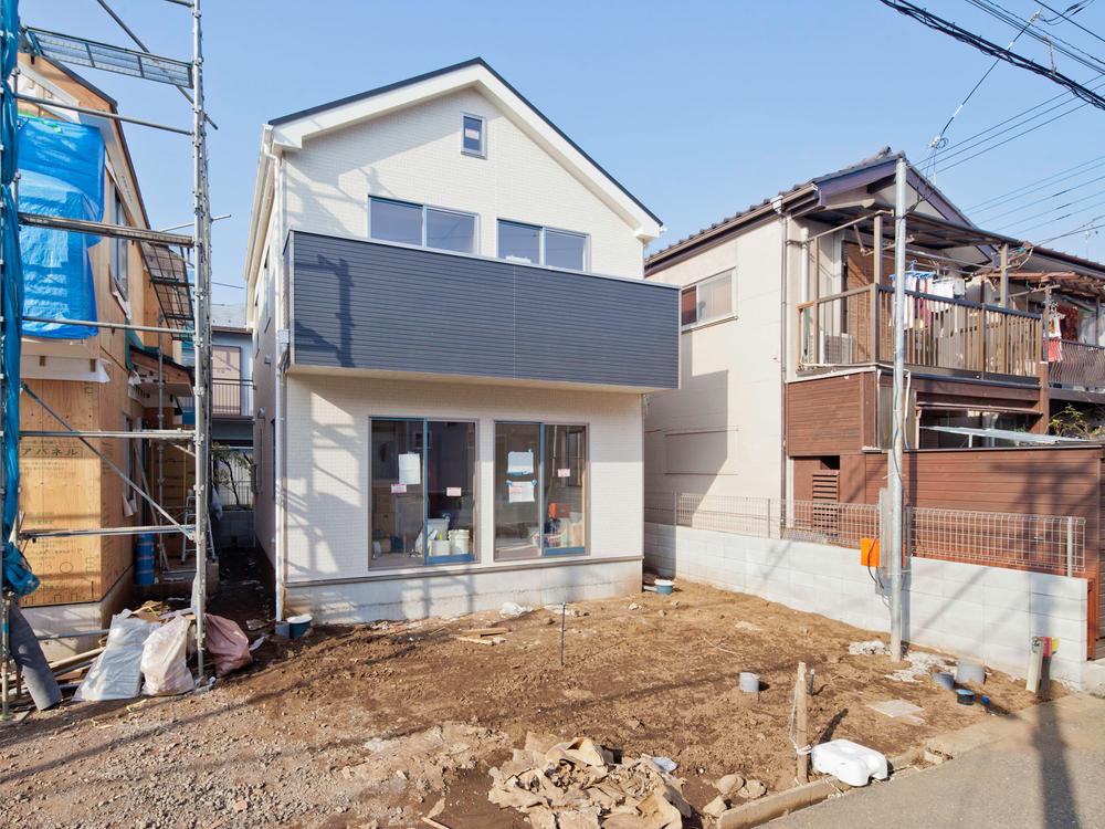 Local appearance photo. Local (12 May 2013) Shooting