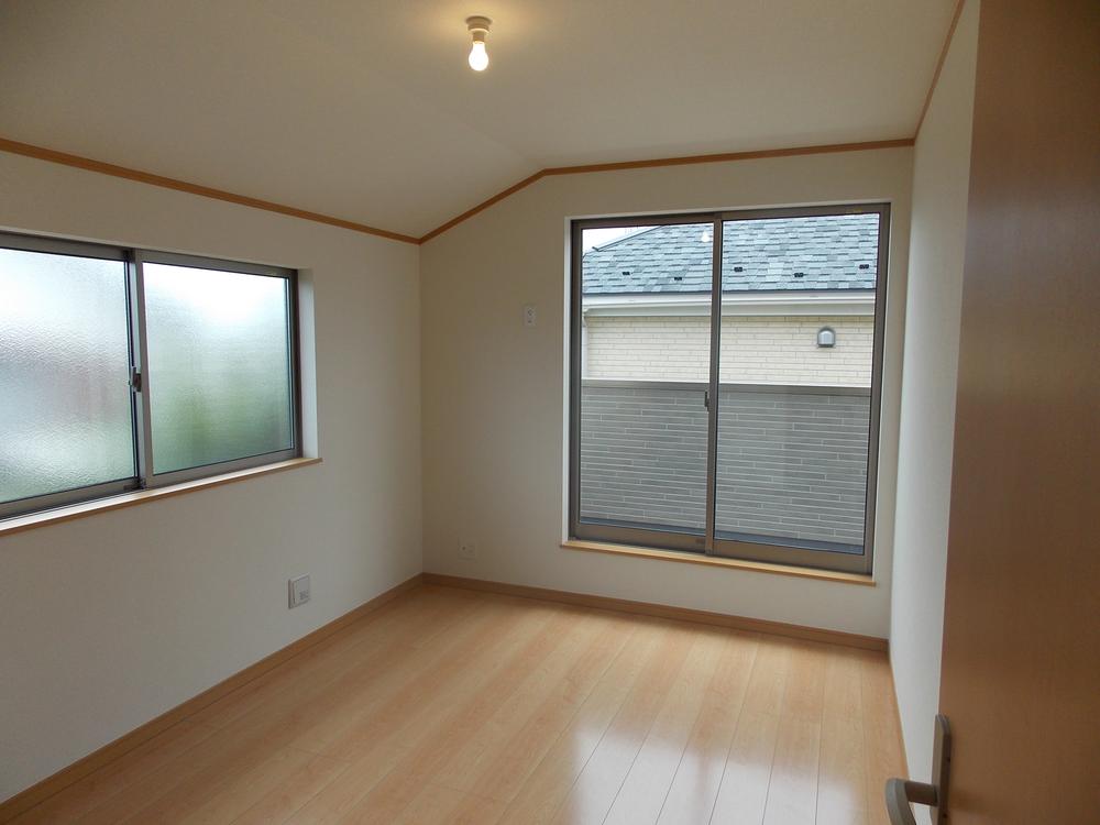 Non-living room. Same specifications