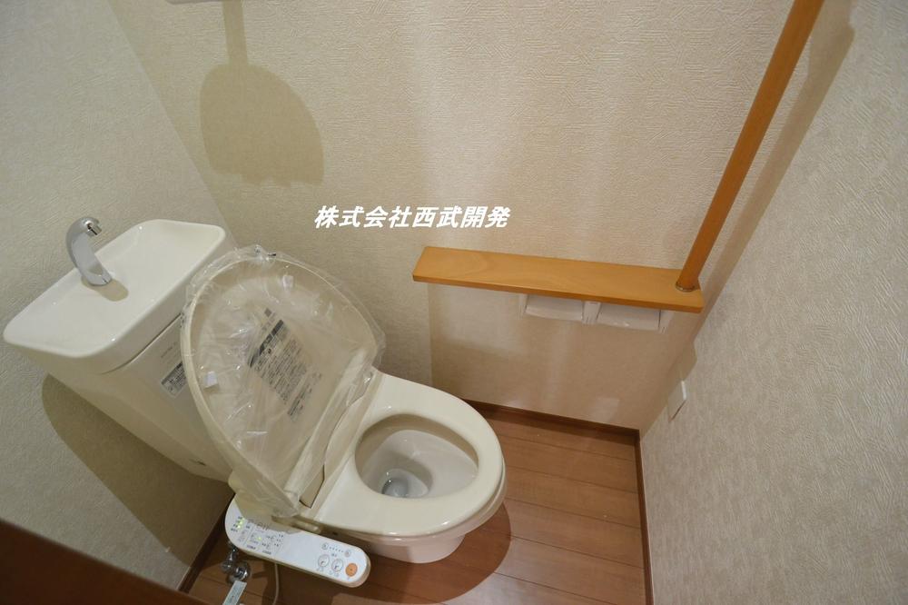 Toilet. 1 Building
