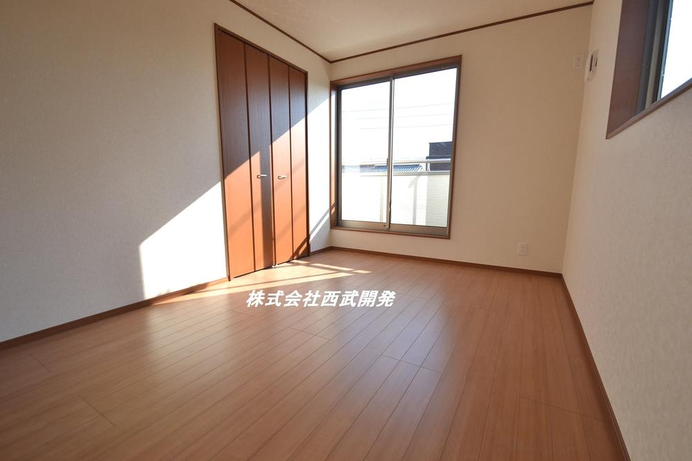 Non-living room. 1 Building