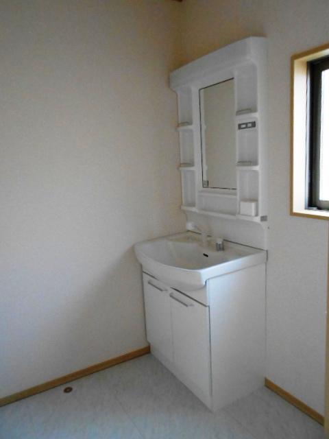 Wash basin, toilet. Local (10 May 2013) Shooting